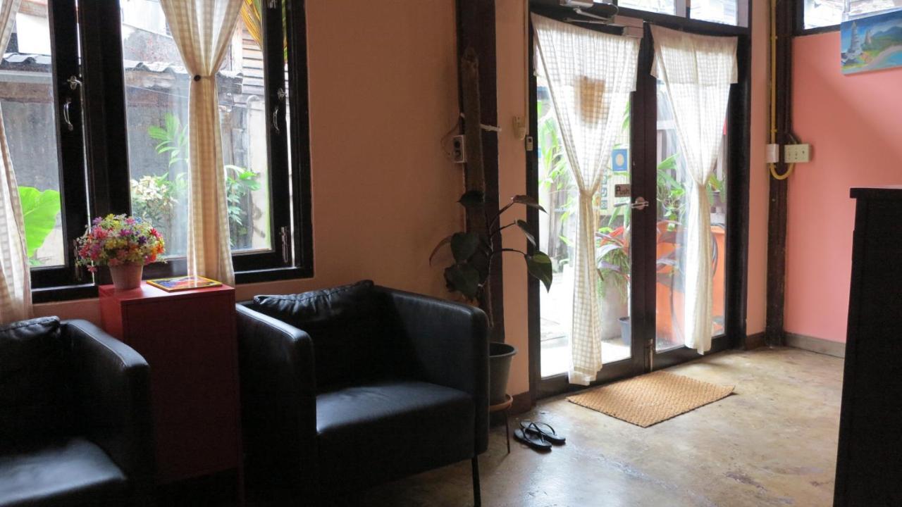 Non House Bangkok บ้านนอนโฮสเทล מראה חיצוני תמונה